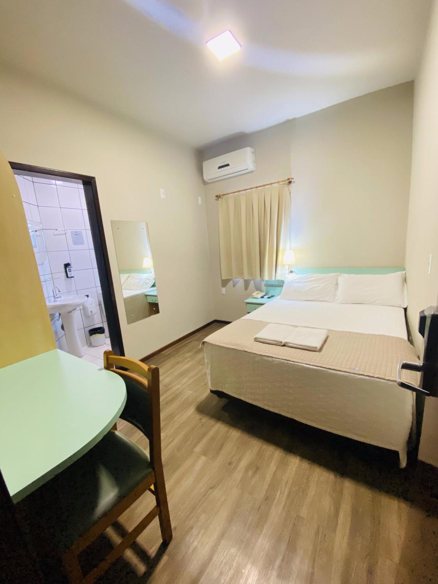 Real Nob Hotel Orleans Buitenkant foto