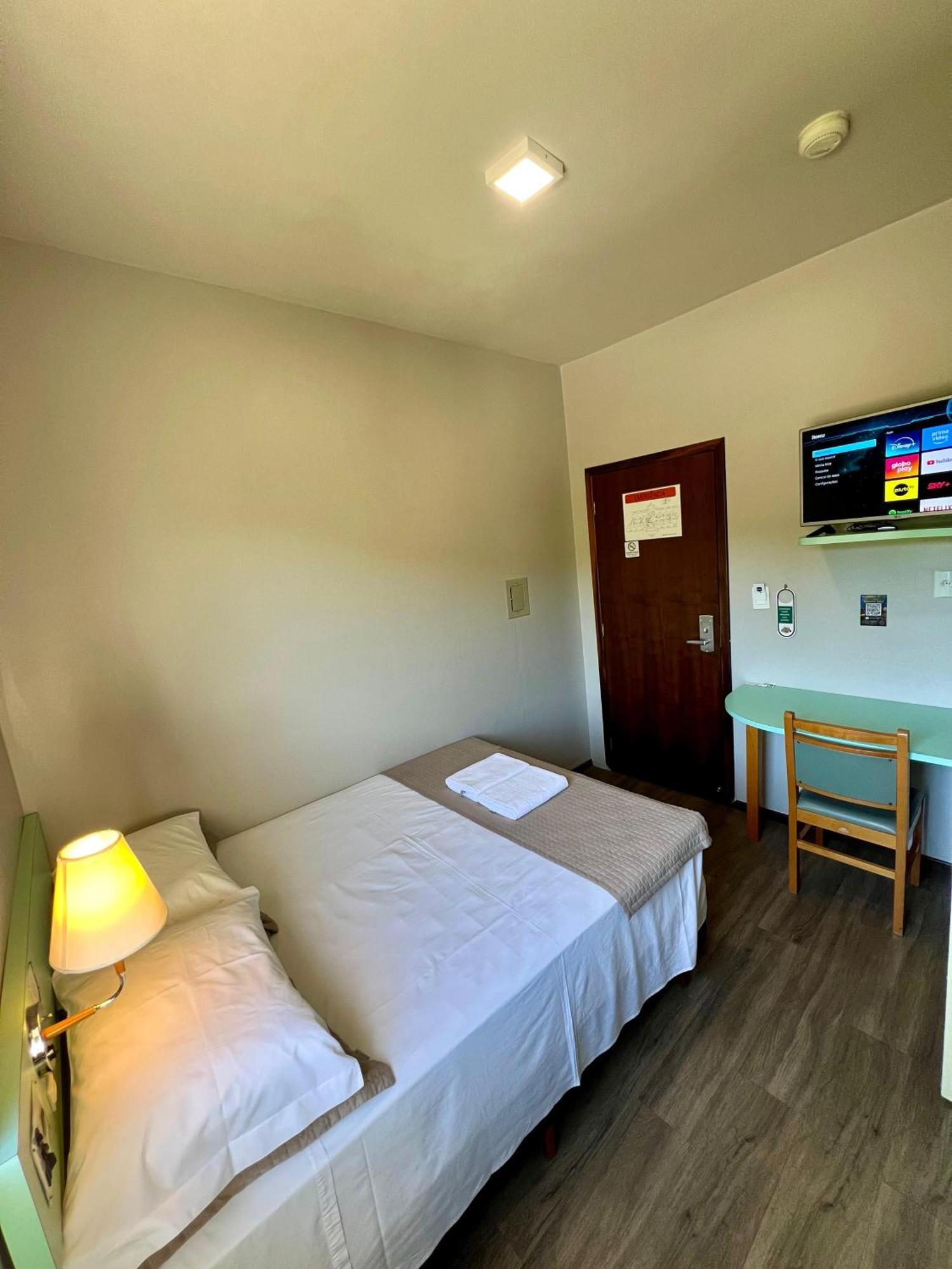 Real Nob Hotel Orleans Buitenkant foto